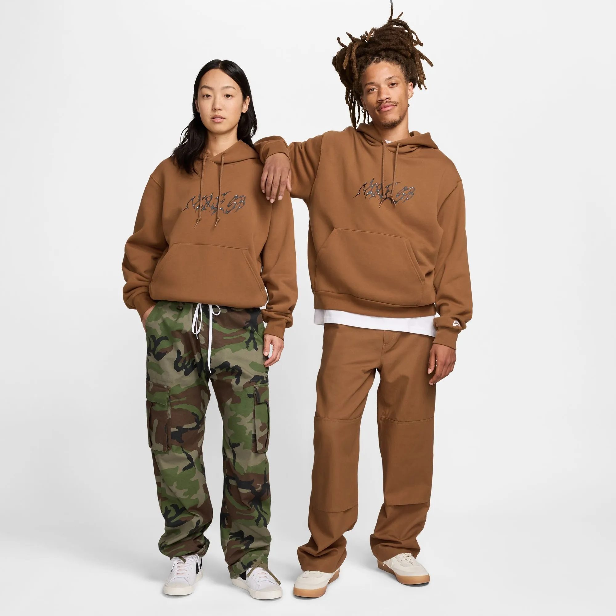 SB SKATE HOODIE LIGHT BRITISH TAN / WHITE