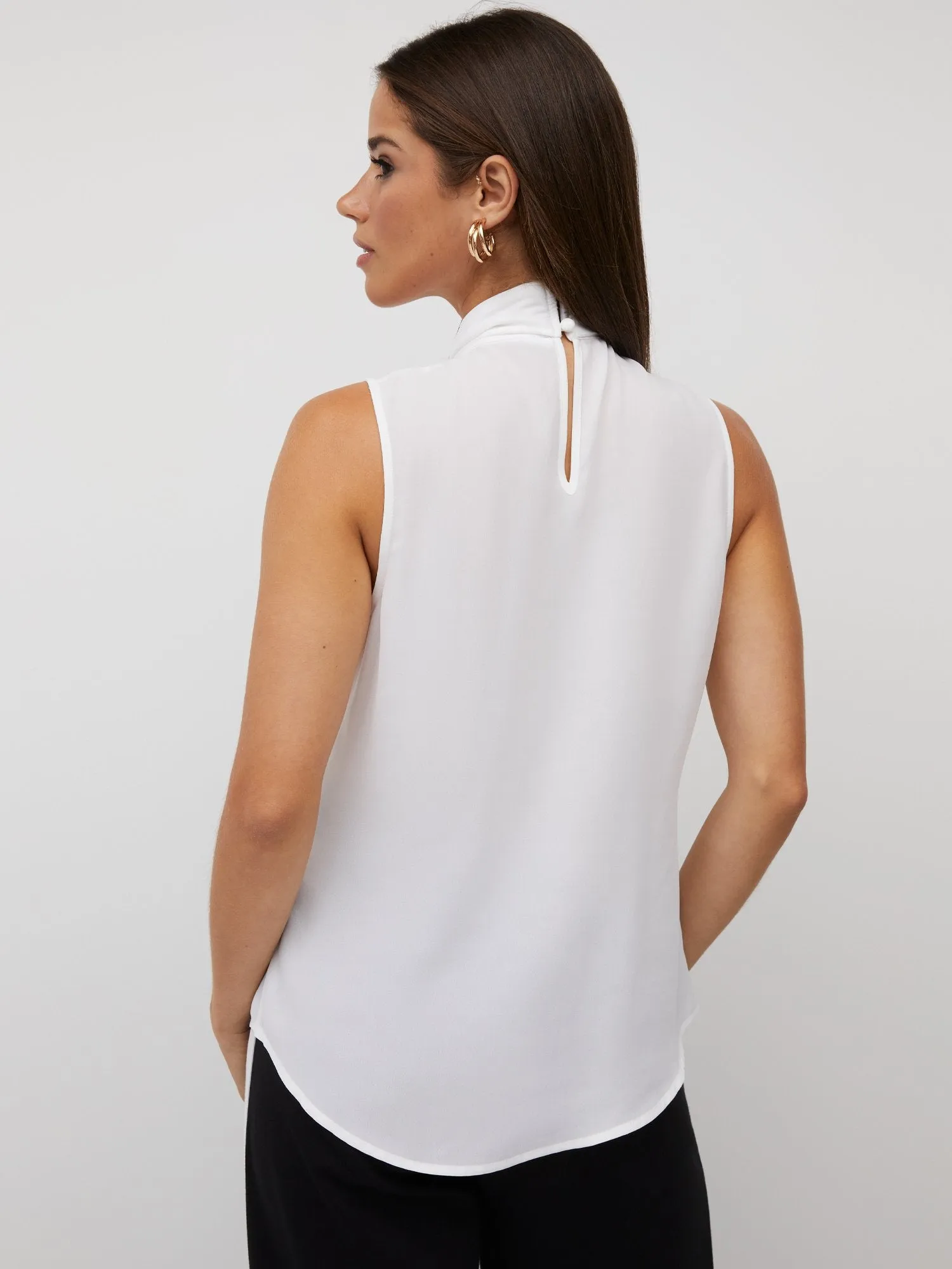 Sleeveless Piped Bow-Neck Blouse